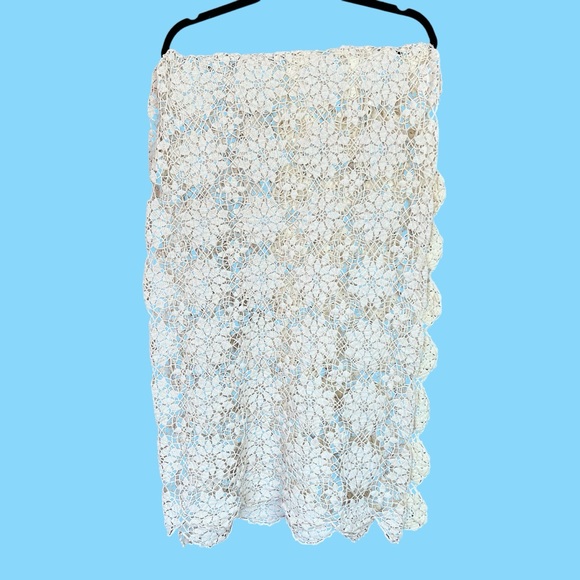 Vintage Handmade Cream Crochet Rectangle Floral Table Cloth - Picture 2 of 8
